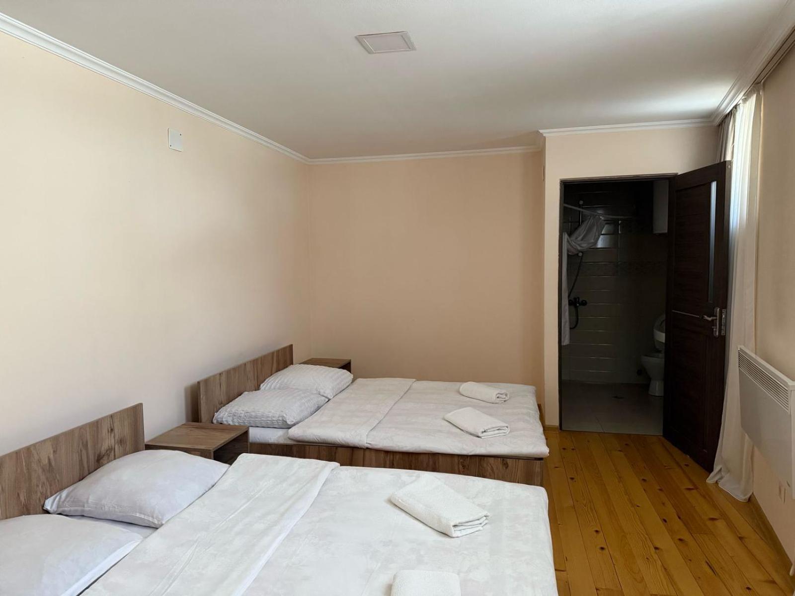 Eka'S Guest House Mestia Ngoại thất bức ảnh